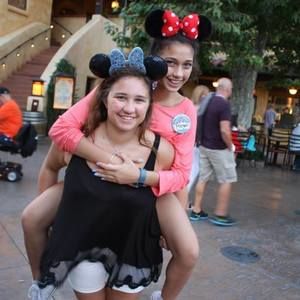 Meet your Posher, Launa